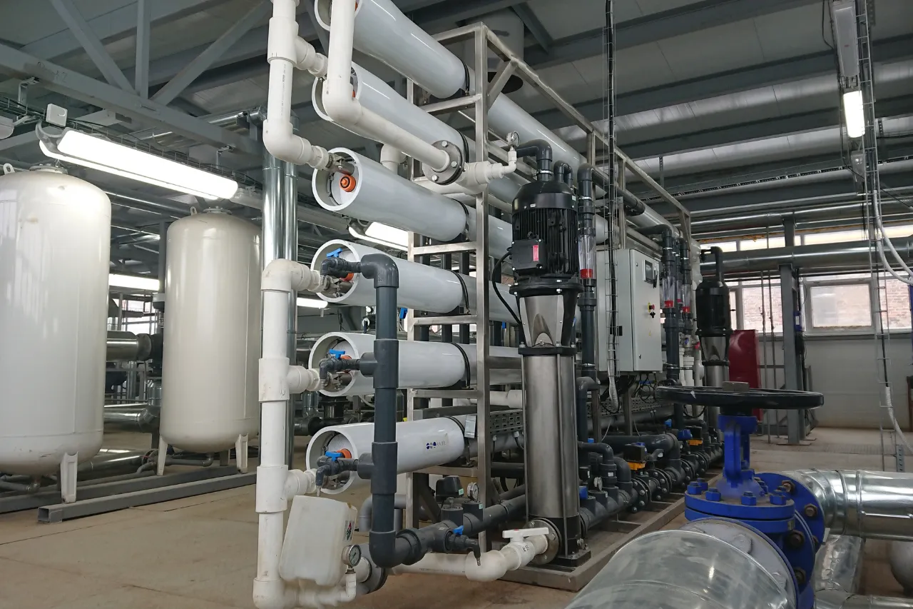 Impianto industriale di filtrazione e trattamento dell’acqua