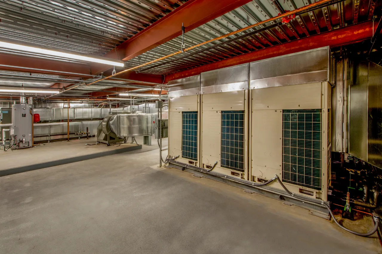 Impianto HVAC industriale in locale tecnico