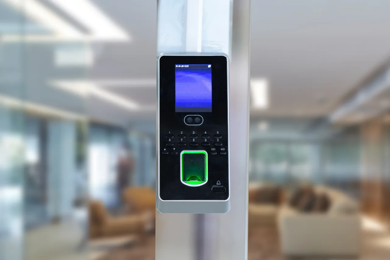 Terminale biometrico con lettore d’impronte in ufficio