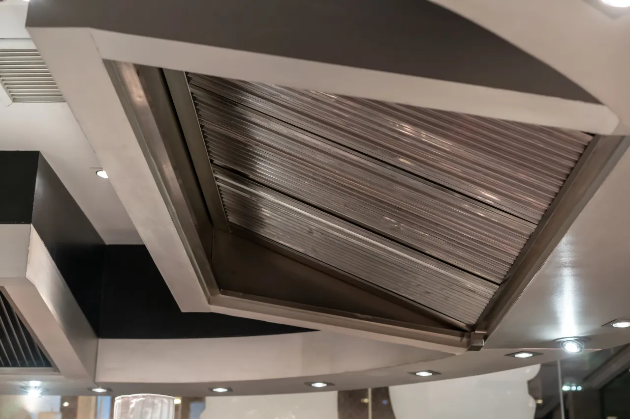 Filtri metallici di una cappa aspirante professionale