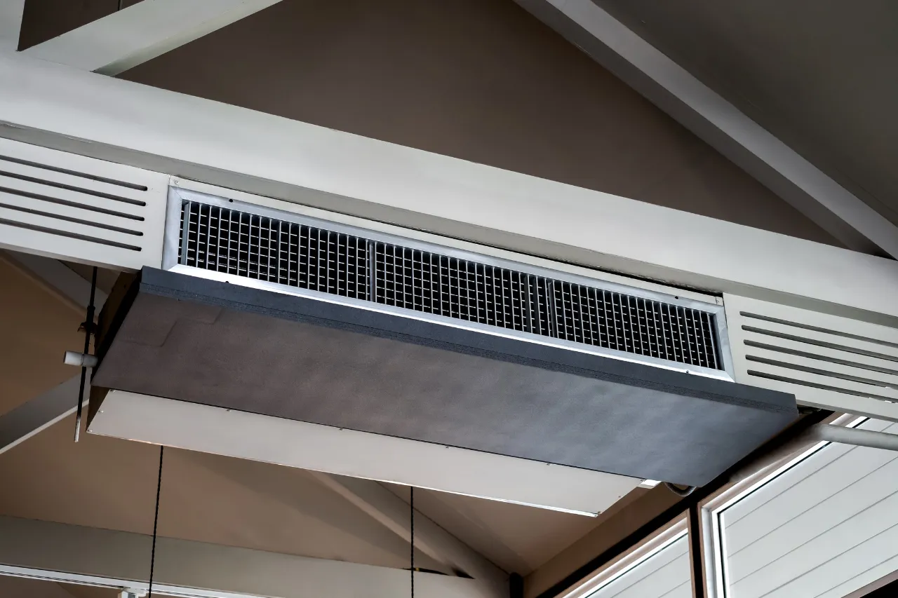 Unità di ventilazione industriale sospesa al soffitto