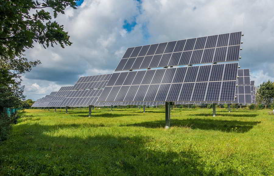 foto di un impianto fotovoltaico o pannelli solari