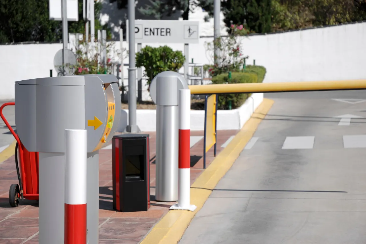 Barriera automatica all’ingresso di un parcheggio