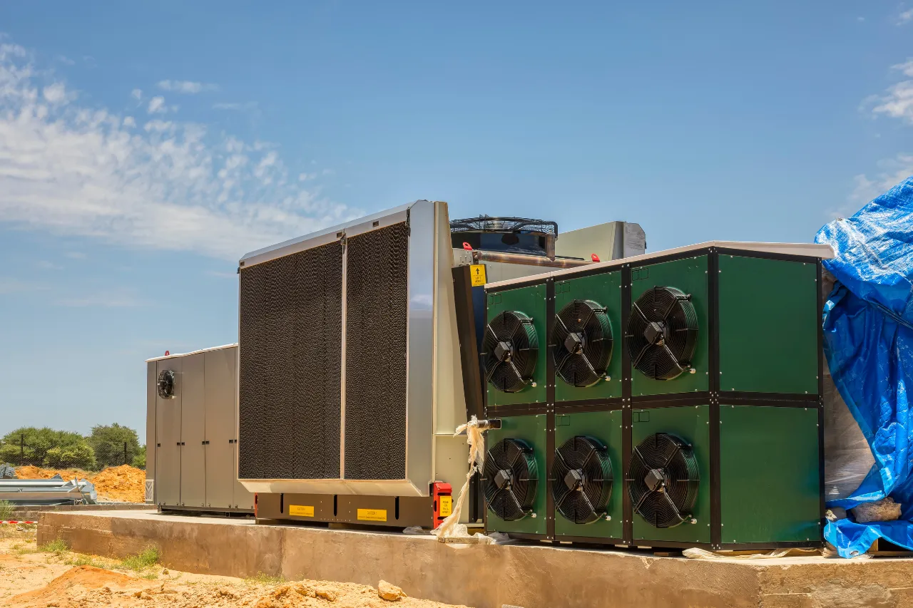 Impianto industriale di climatizzazione con ventilatori esterni