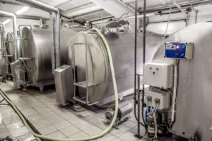 Serbatoi industriali in acciaio inox per lavorazione alimentare