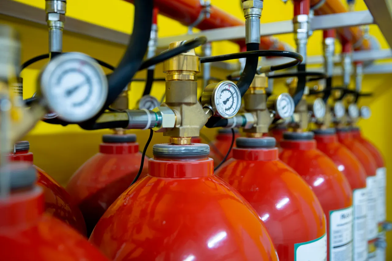 Bombole antincendio con manometri e valvole