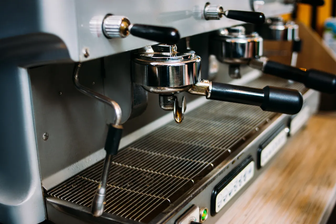 Macchina da caffè espresso professionale con portafiltri