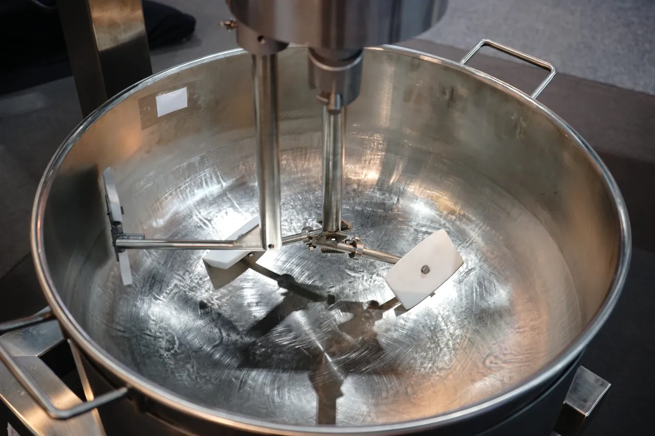 Miscelatore industriale in acciaio inox con pale interne