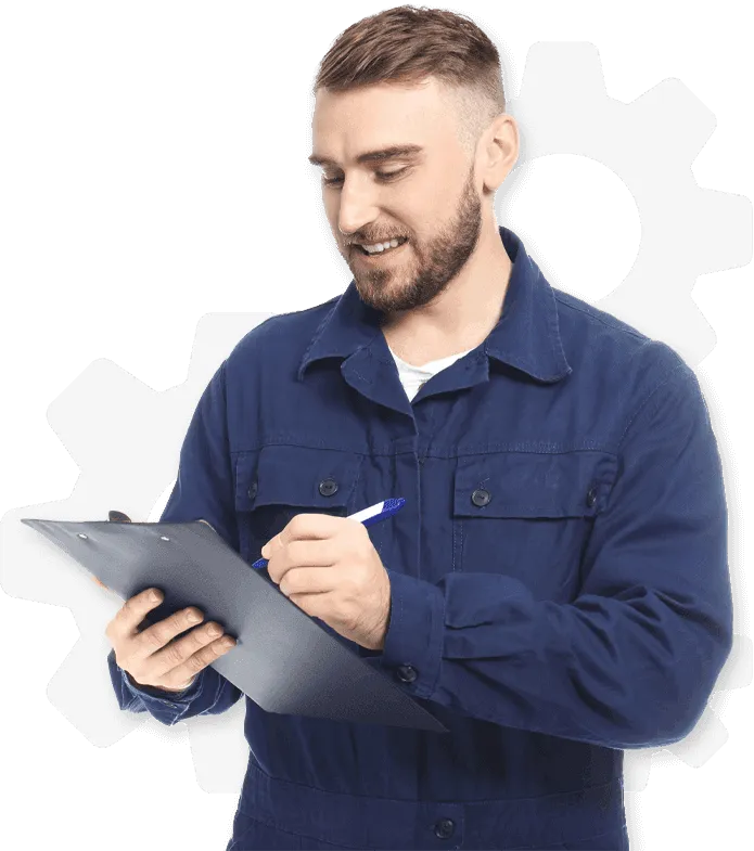 tecnico impianti con tuta blu e cartellina in mano